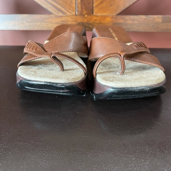 Lower East Side Sandals in a size 7 1/2 - Picture 4 of 17